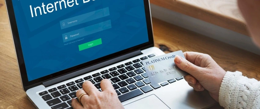 Fintech and digital banking professionals analysing financial technology